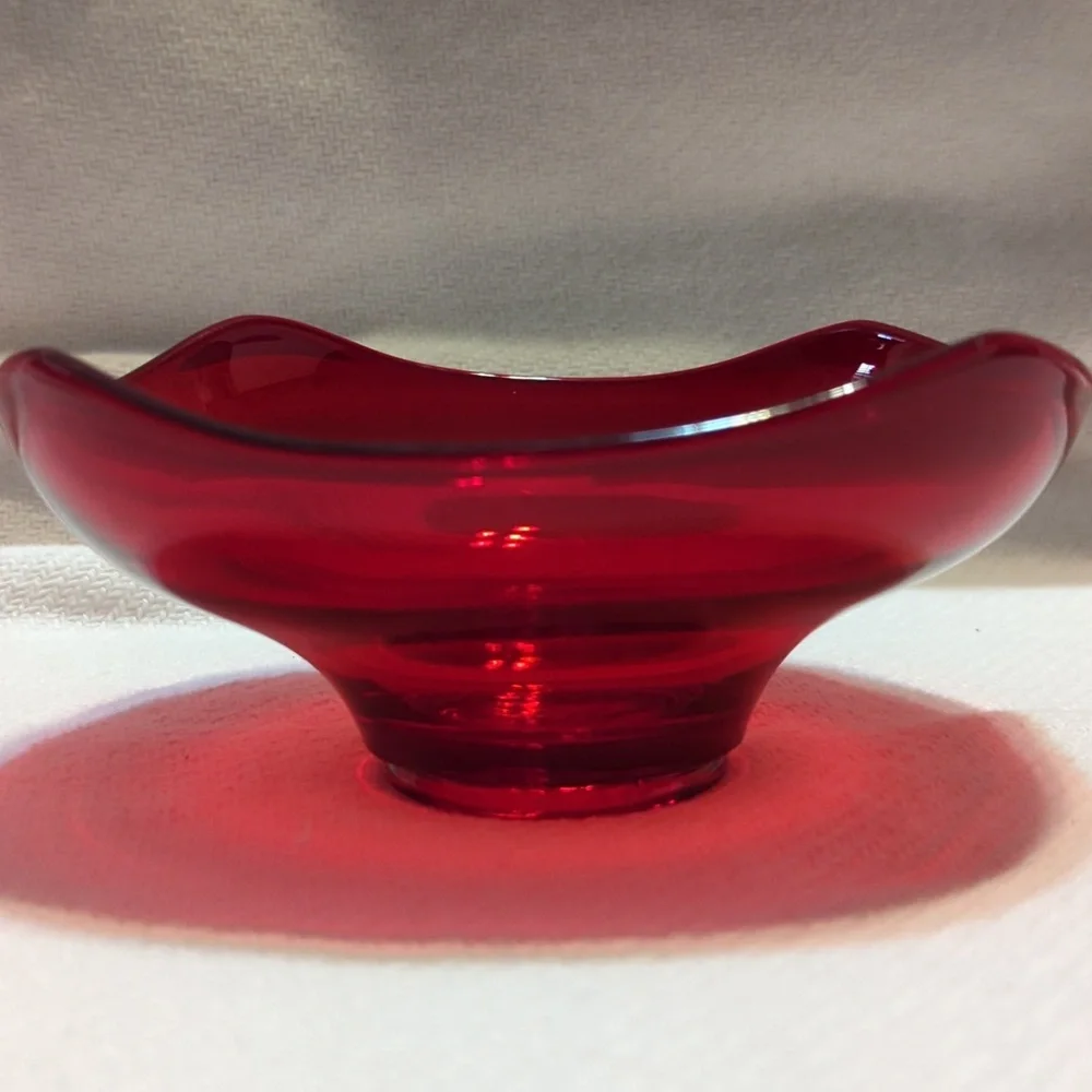 Red Viking scalloped edge‎ glass bowl